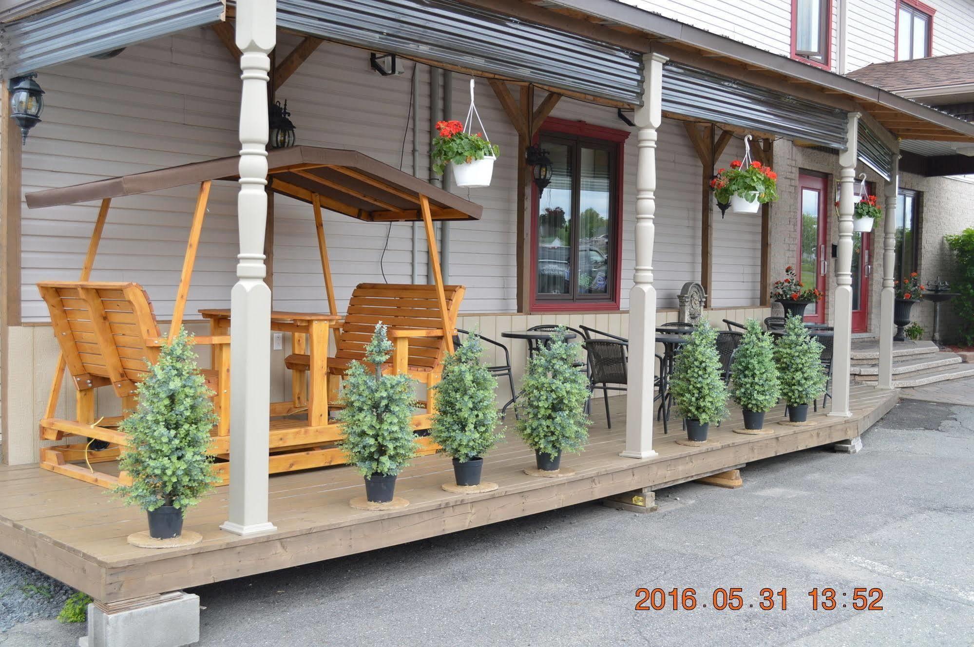 Motel-Auberge Hélene Victoriaville Exterior foto